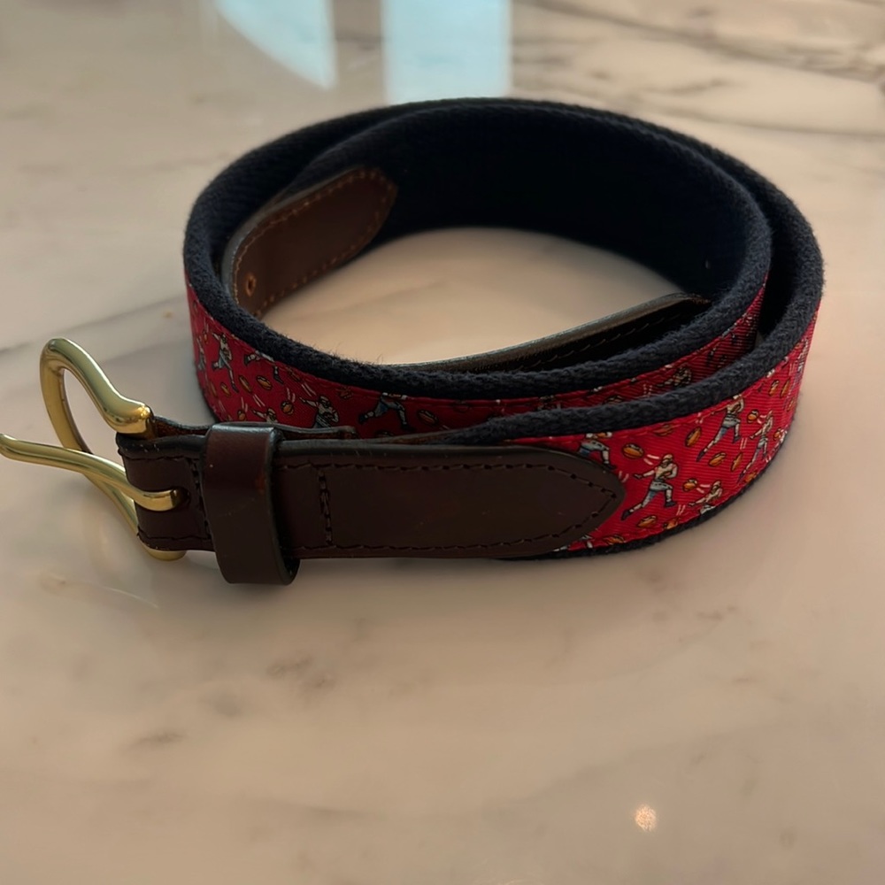 Vineyard Vines men’s belt football red blue sz 30